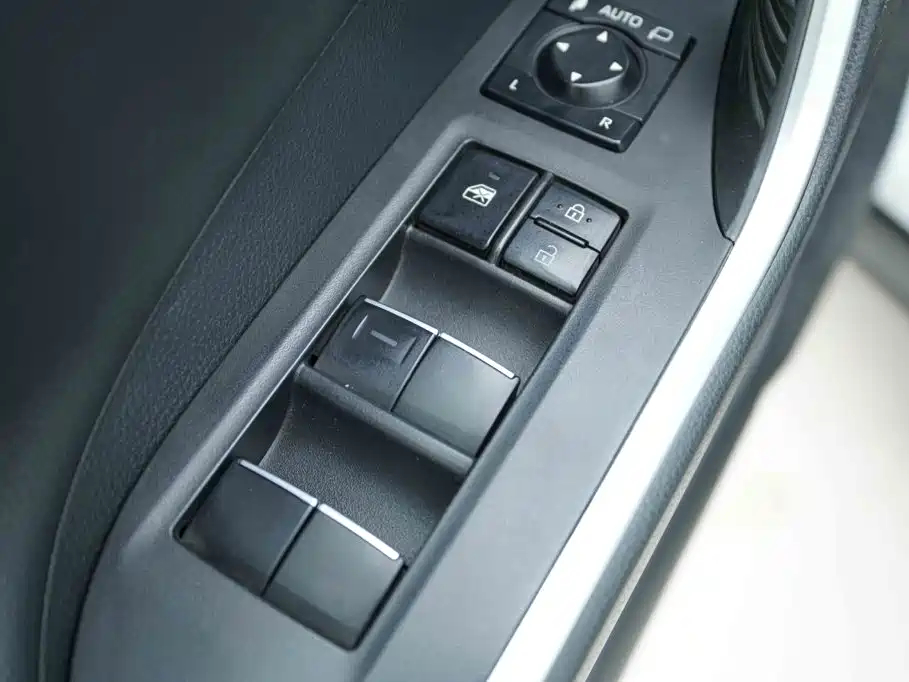 Фото 9 - Toyota RAV4