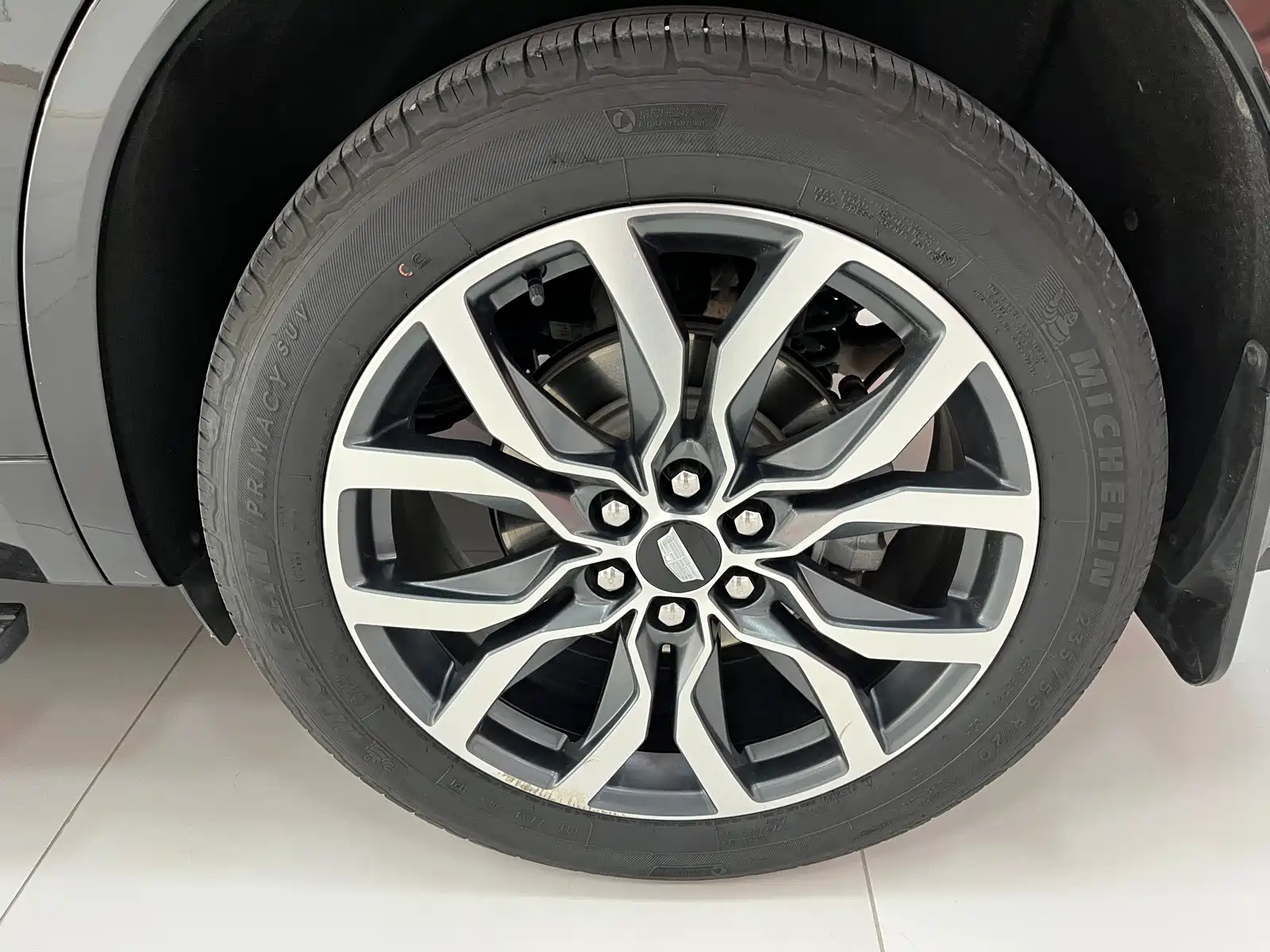 Фото 13 - Cadillac XT6