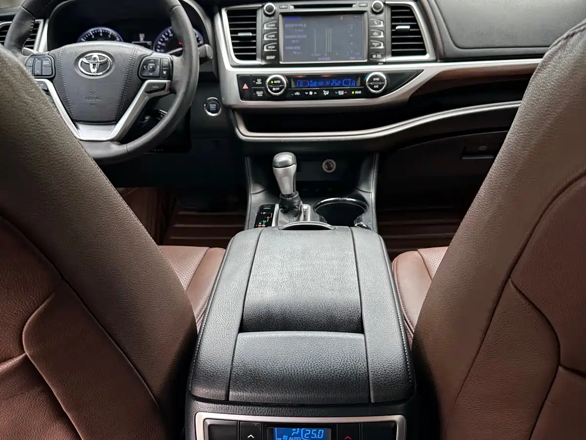 Toyota Highlander 2015 2.0T AWD Ultimate Edition 7-seater фото 17