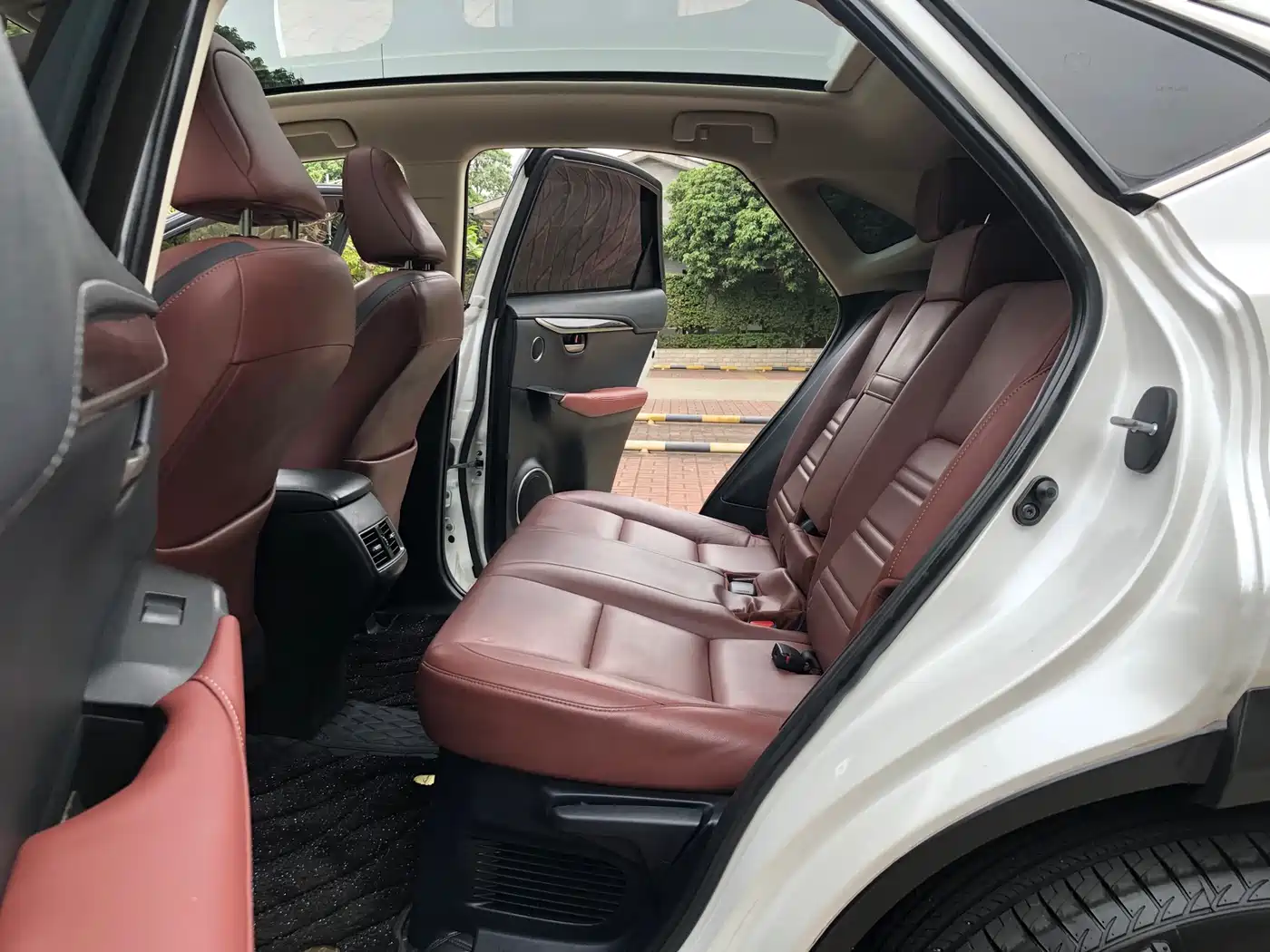 Lexus NX 2015 300h AWD F SPORT фото 12