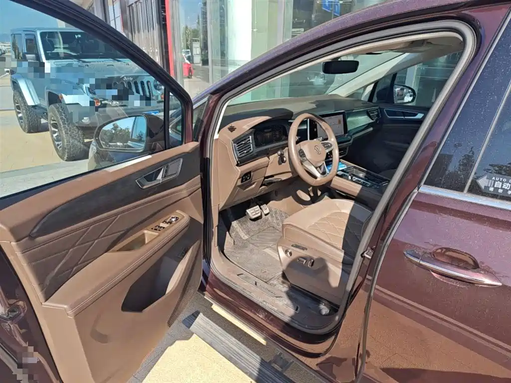 Volkswagen Viloran 2023 380TSI Premium Edition фото 14
