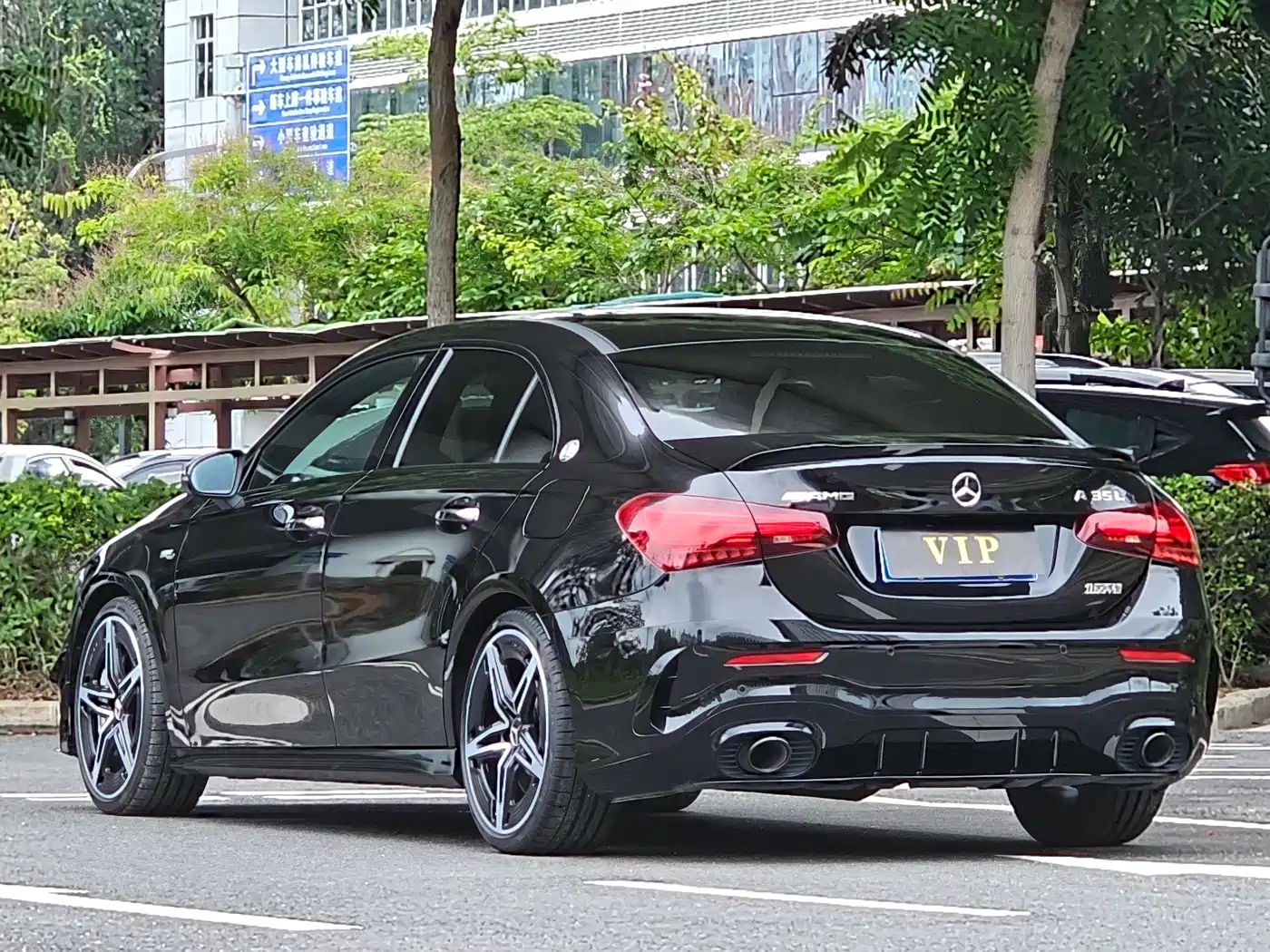 Mercedes-Benz A-Class AMG 2025 Facelift AMG A 35 L 4MATIC фото 9