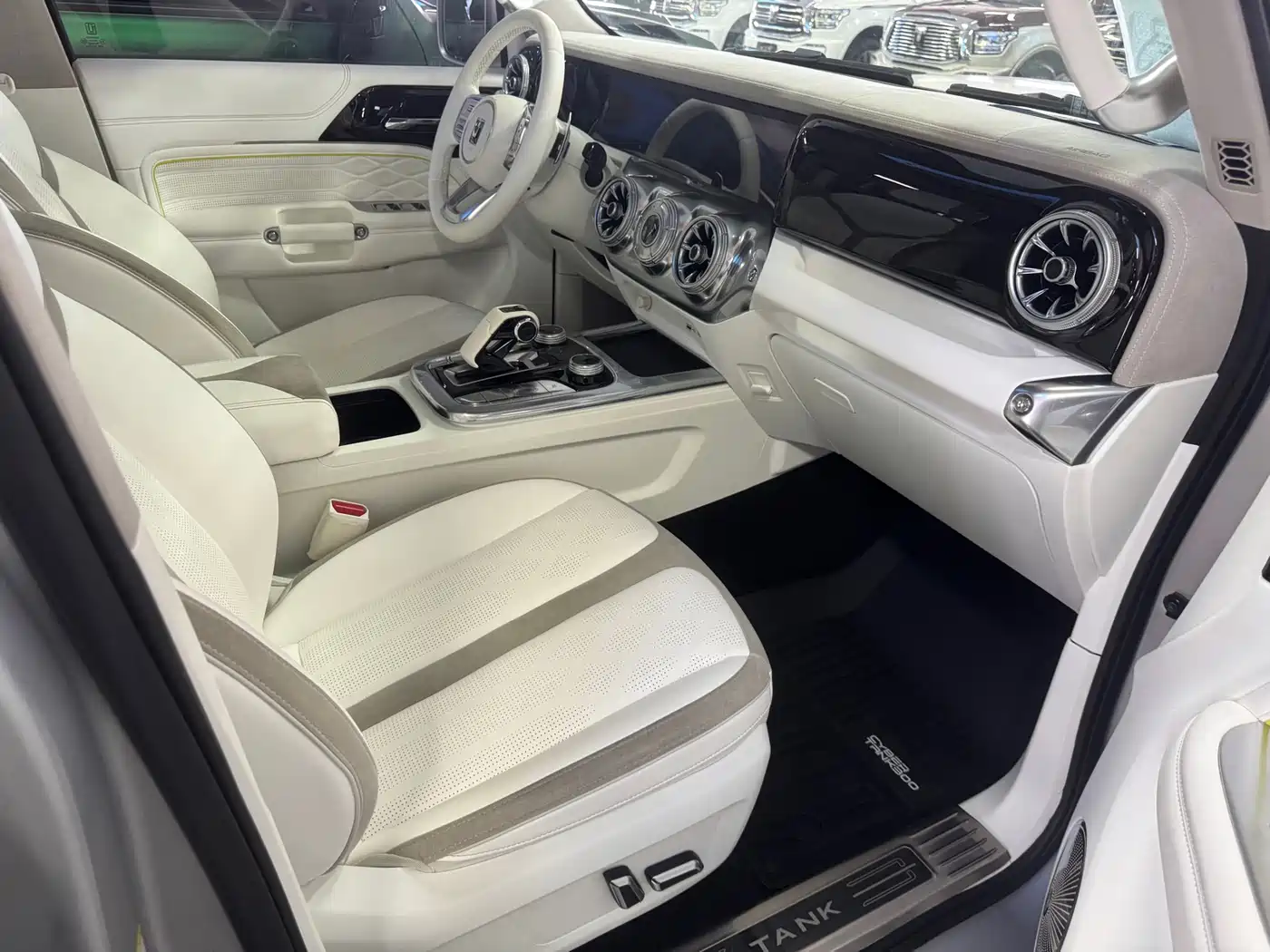 TANK CO CREATION TANK 300