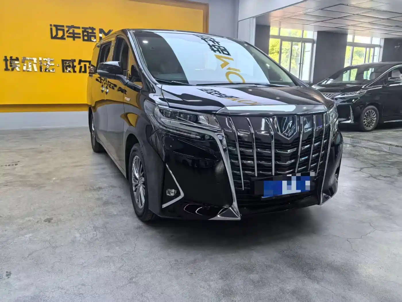 Toyota Alphard 2019 Hybrid 2.5L Luxury фото 17