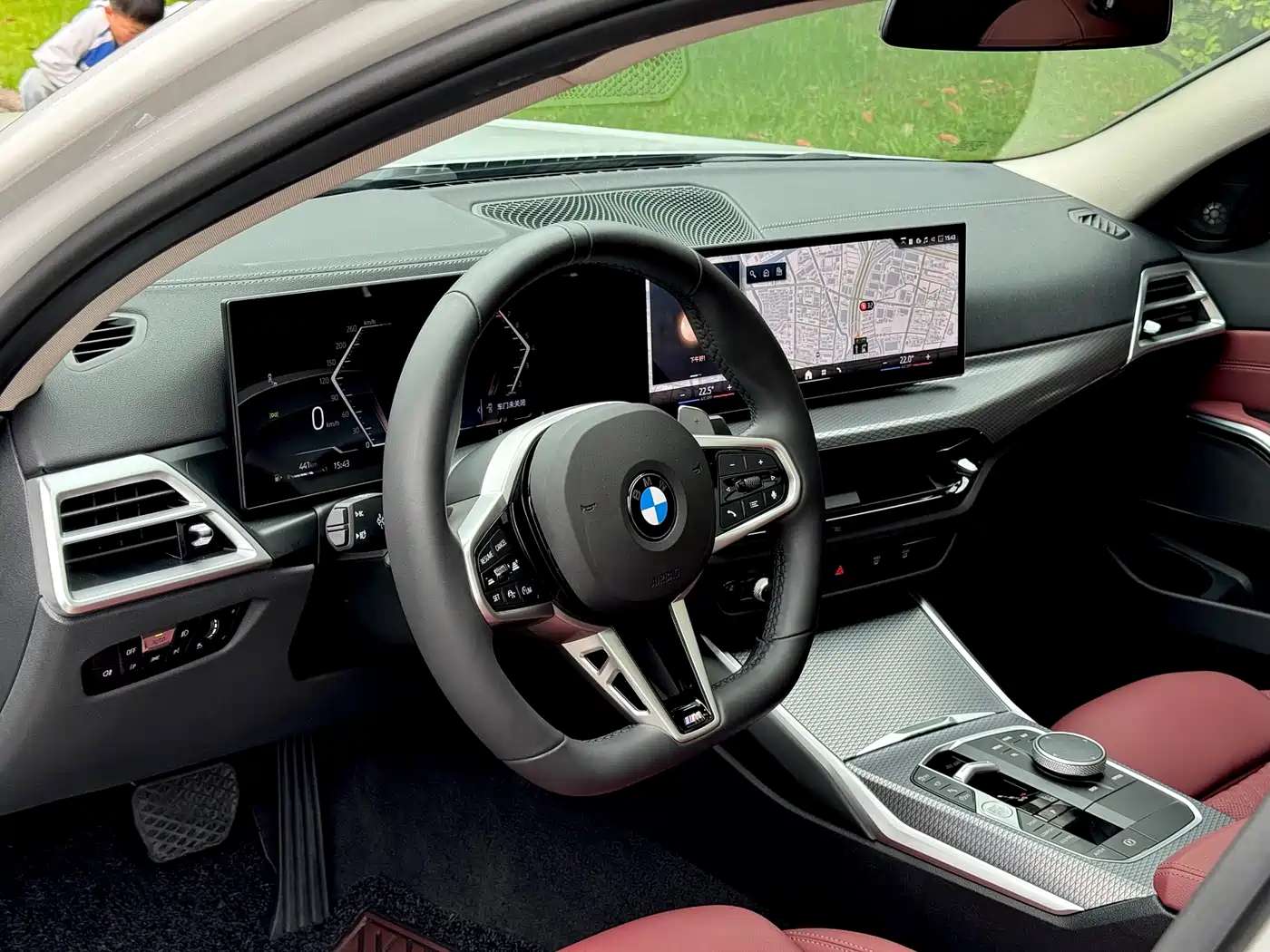 BMW 3 Series 2025 330Li M Sport Night Edition фото 4