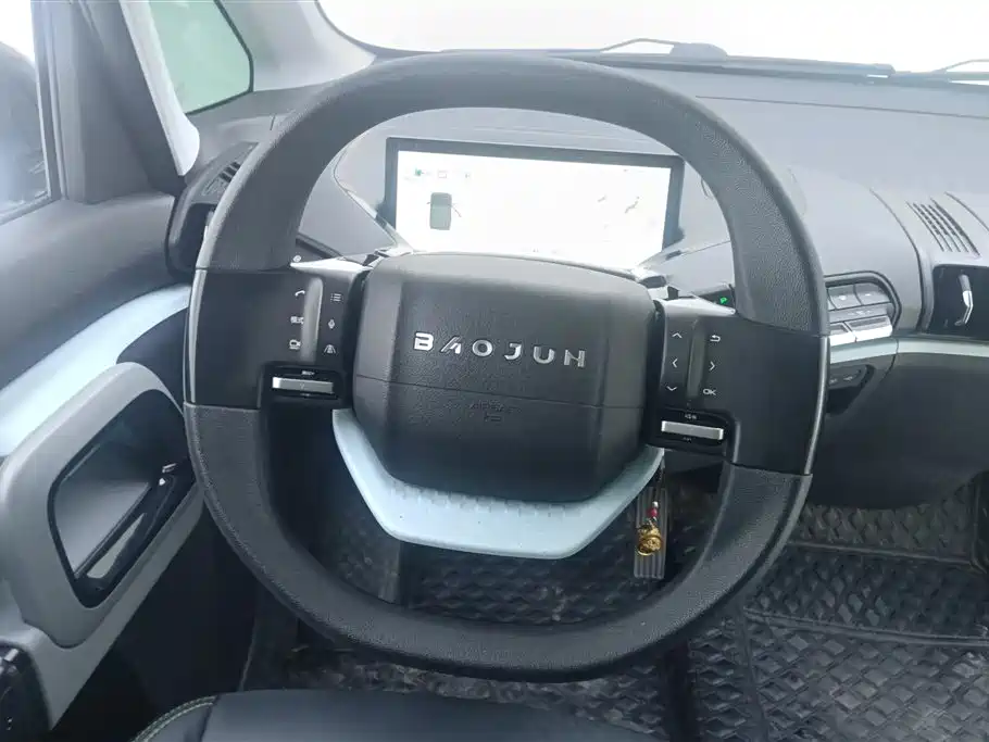 BAOJUN E300