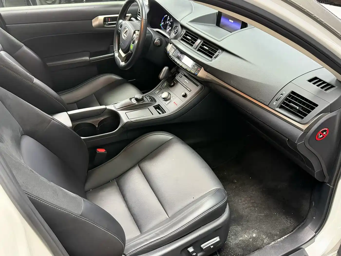 Lexus CT 2019 2017 CT200h Comfort Two-Tone China V