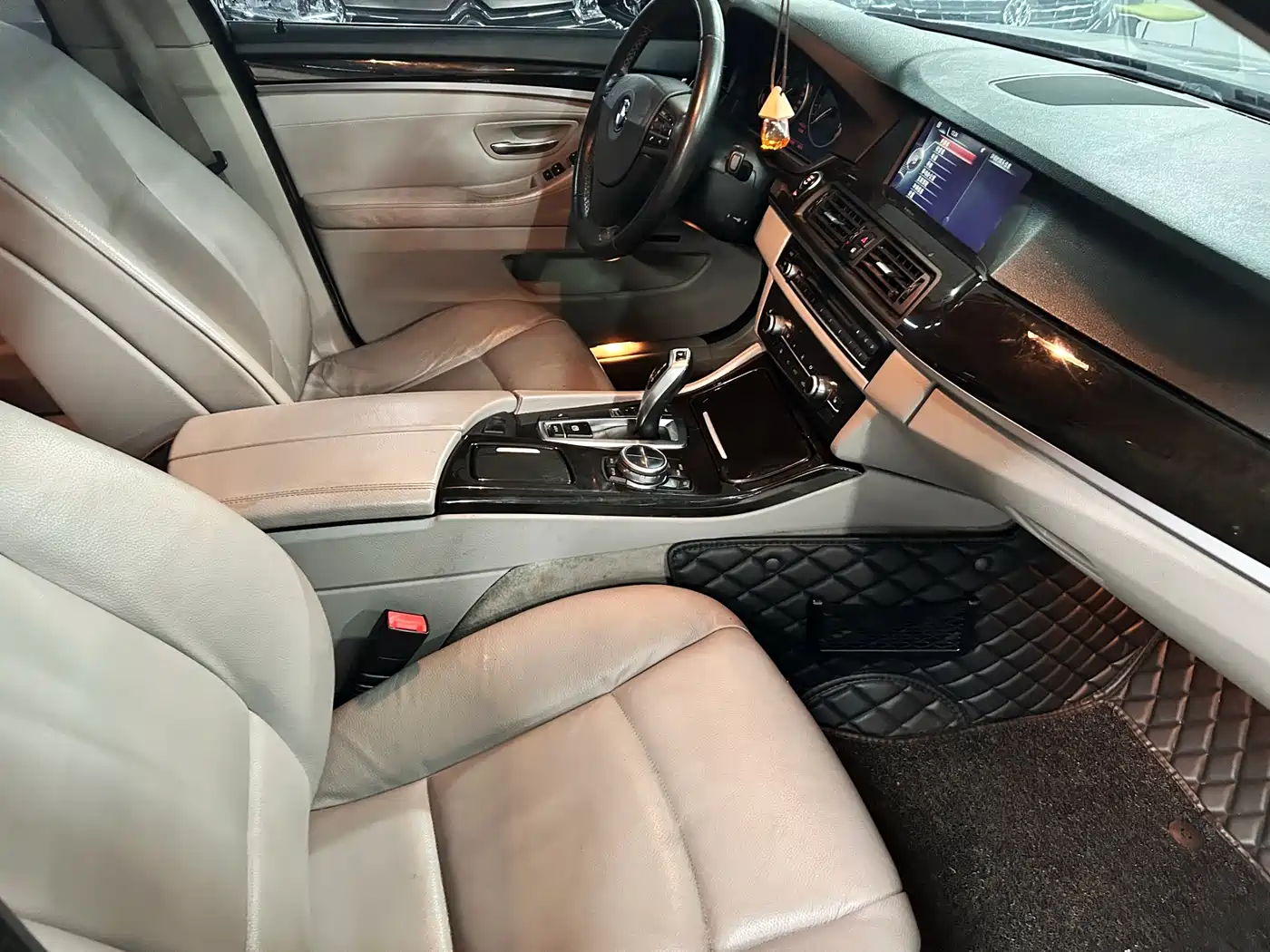 BMW 5 Series 2013 525Li Luxury фото 9