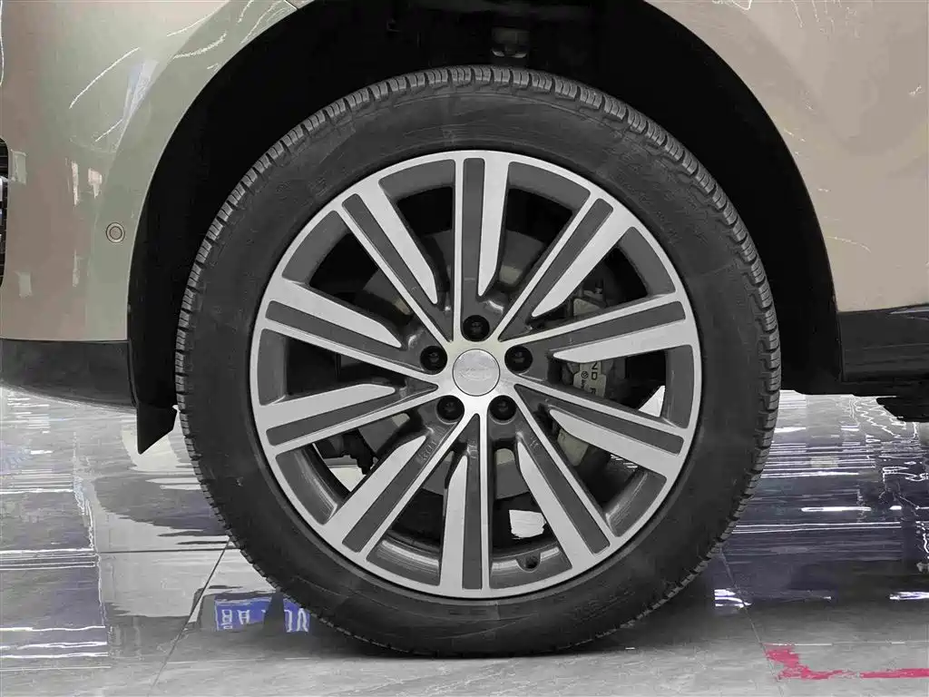Land Rover Range Rover 2025 2025 3.0 L6 400PS Genesis Extended Wheelbase