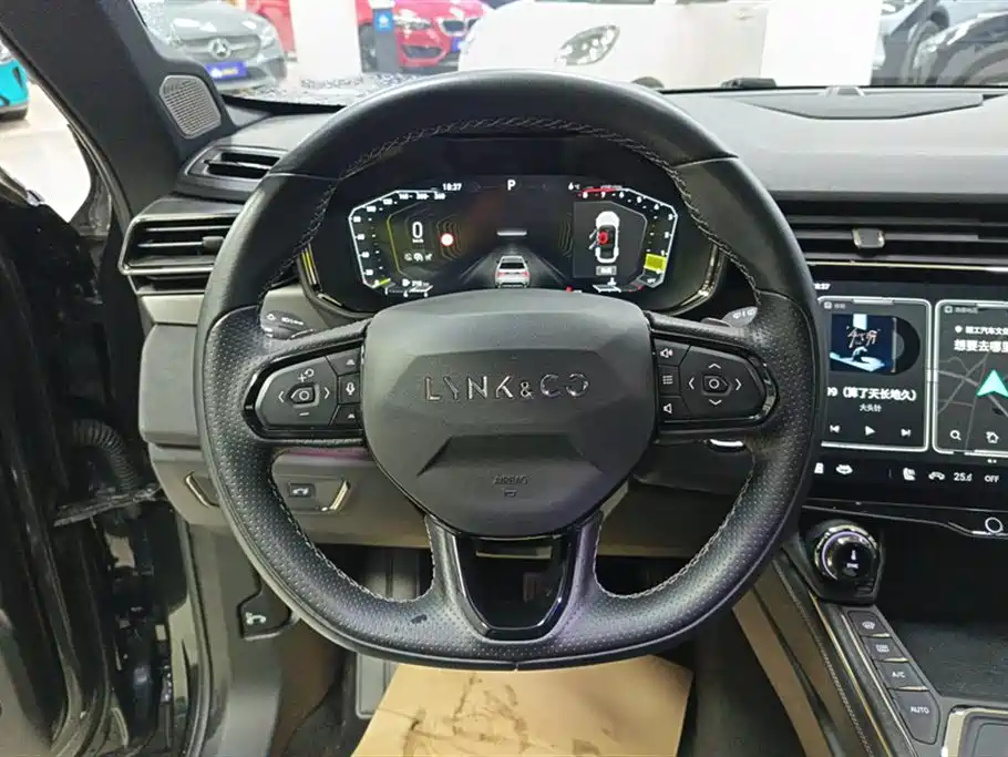 Lynk & Co 01 2021 2.0TD AWD Night Edition фото 15