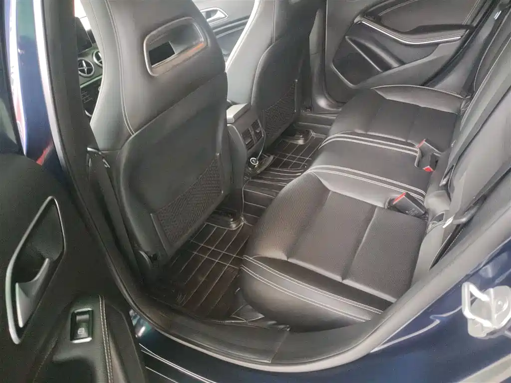 Mercedes-Benz GLA 2016 GLA 200 Dynamic фото 17