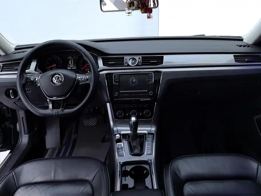 Volkswagen Passat 2017 330TSI DSG Prestige фото 12