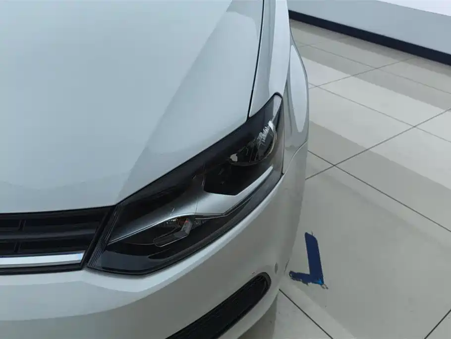 Volkswagen Polo 2018 1.5L Auto Safe Drive фото 5