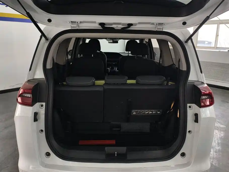 GAC Trumpchi Trumpchi M6 2021 270T DCT Elite Edition (7-Seater) фото 4