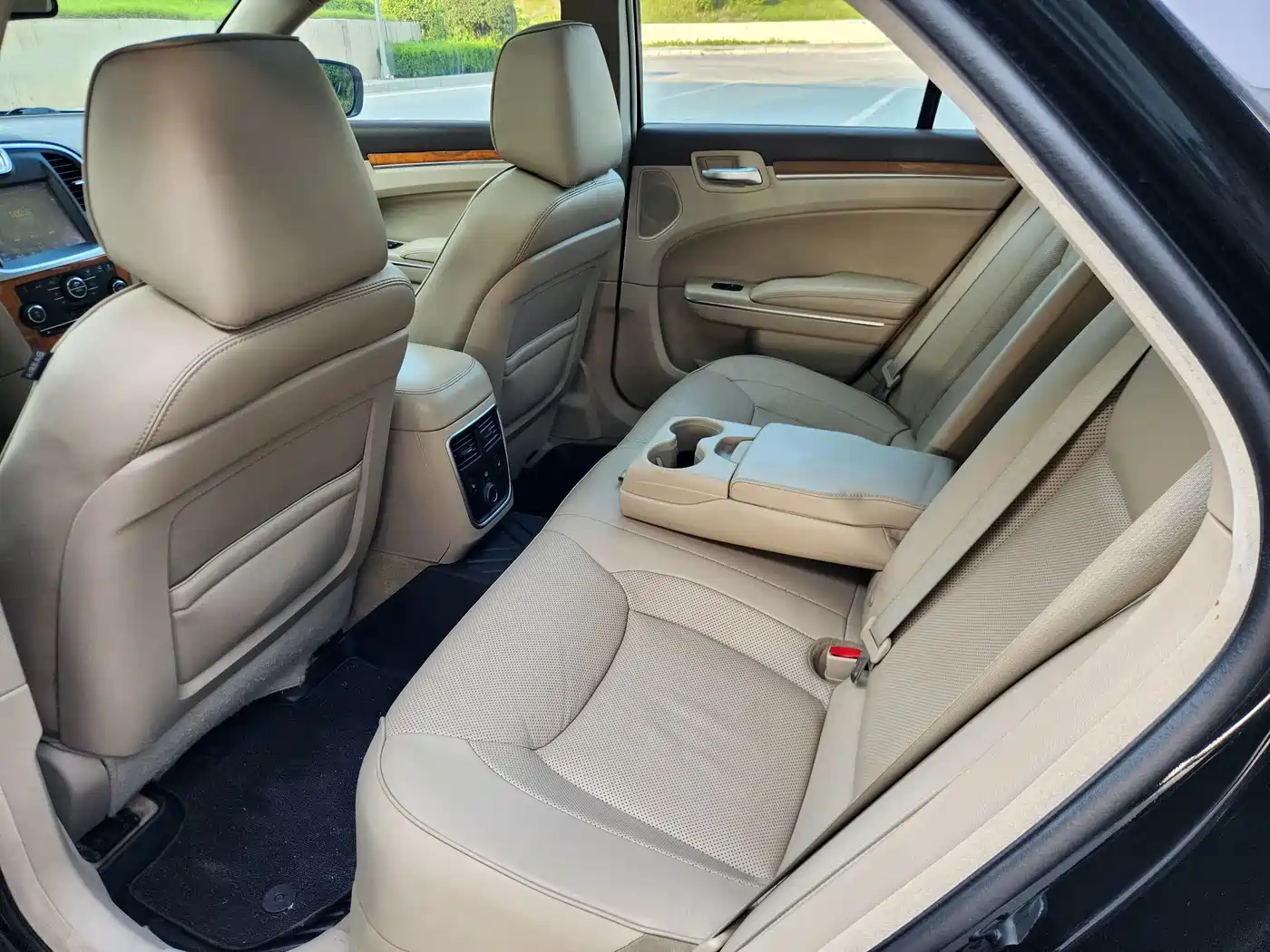 Chrysler 300C (Import) 2014 2013 Model 3.6L Premium Comfort Edition