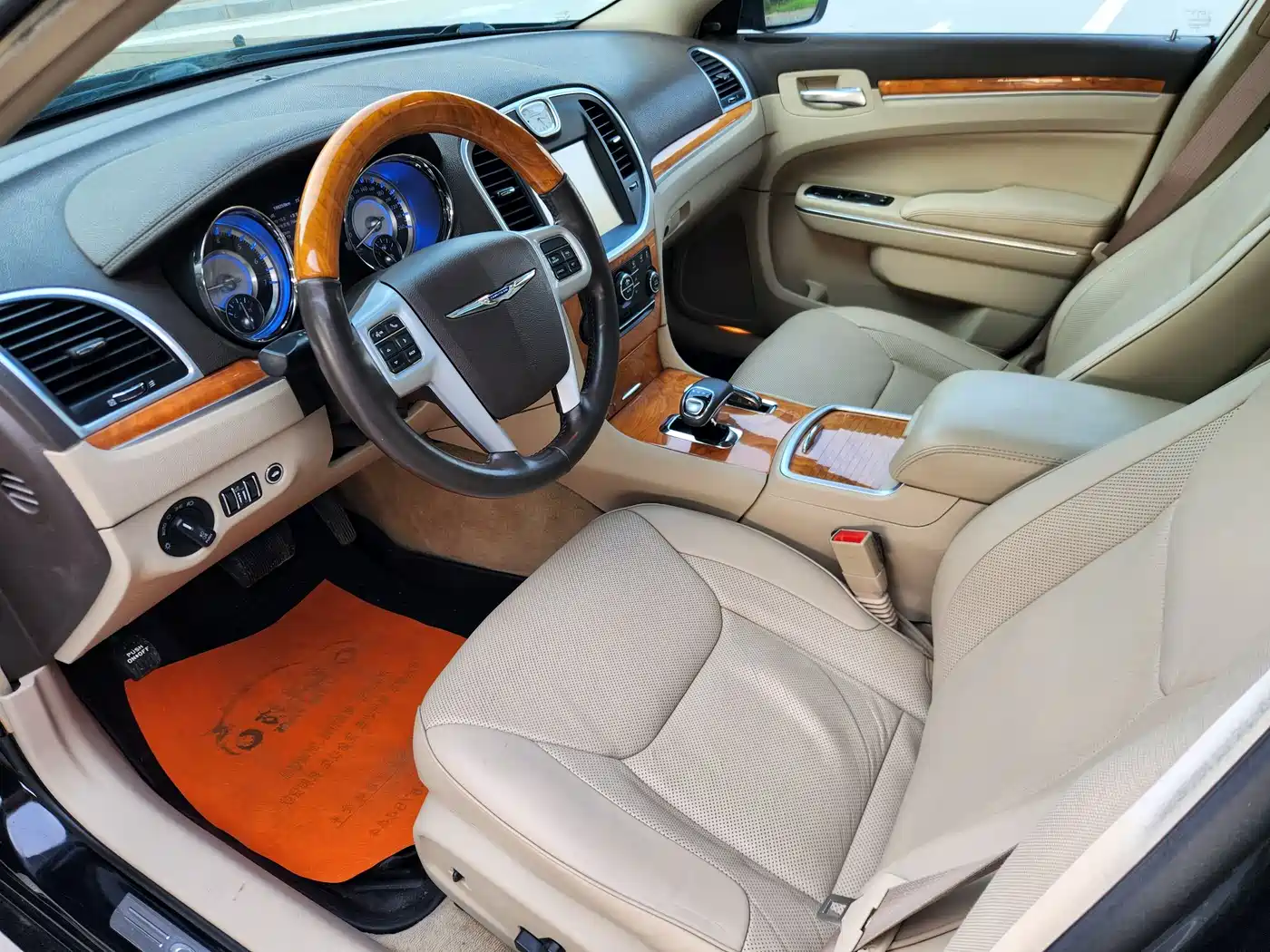 Chrysler 300C (Import) 2014 2013 Model 3.6L Premium Comfort Edition