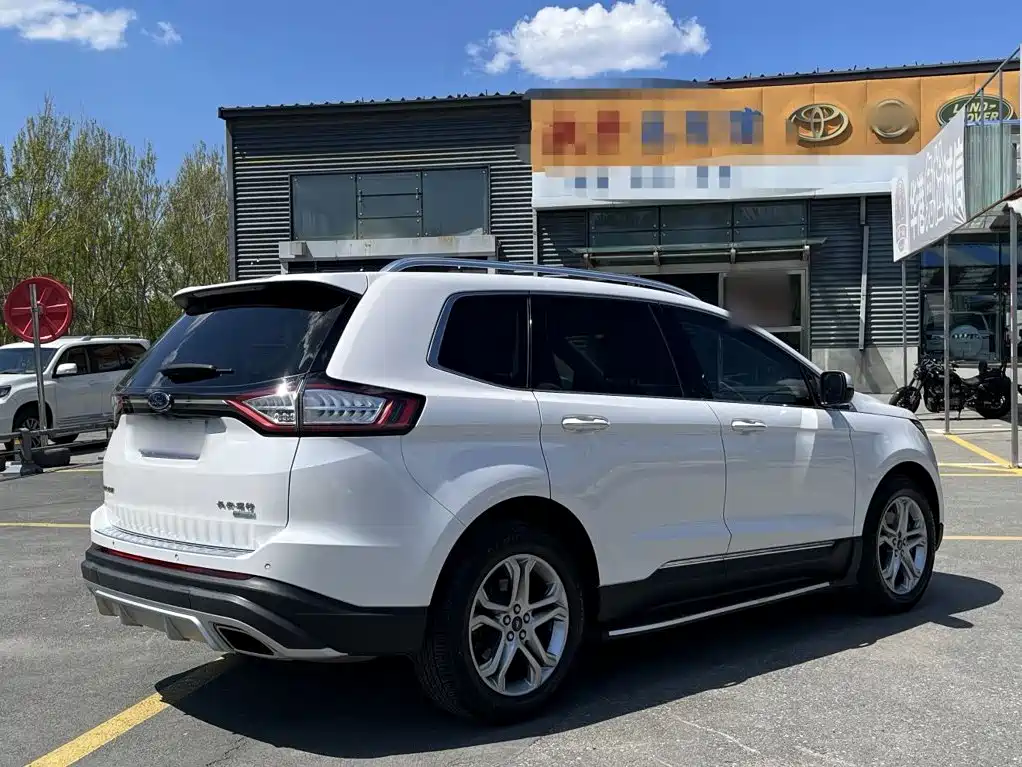 Фото 25 - Ford Edge