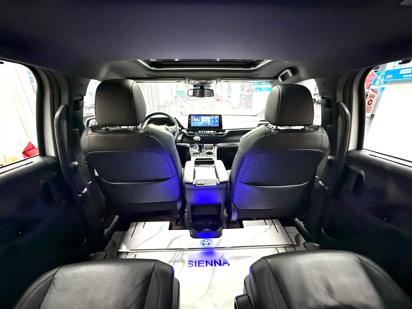 Toyota Sienna 2021 2.5L Hybrid Premium Edition фото 13