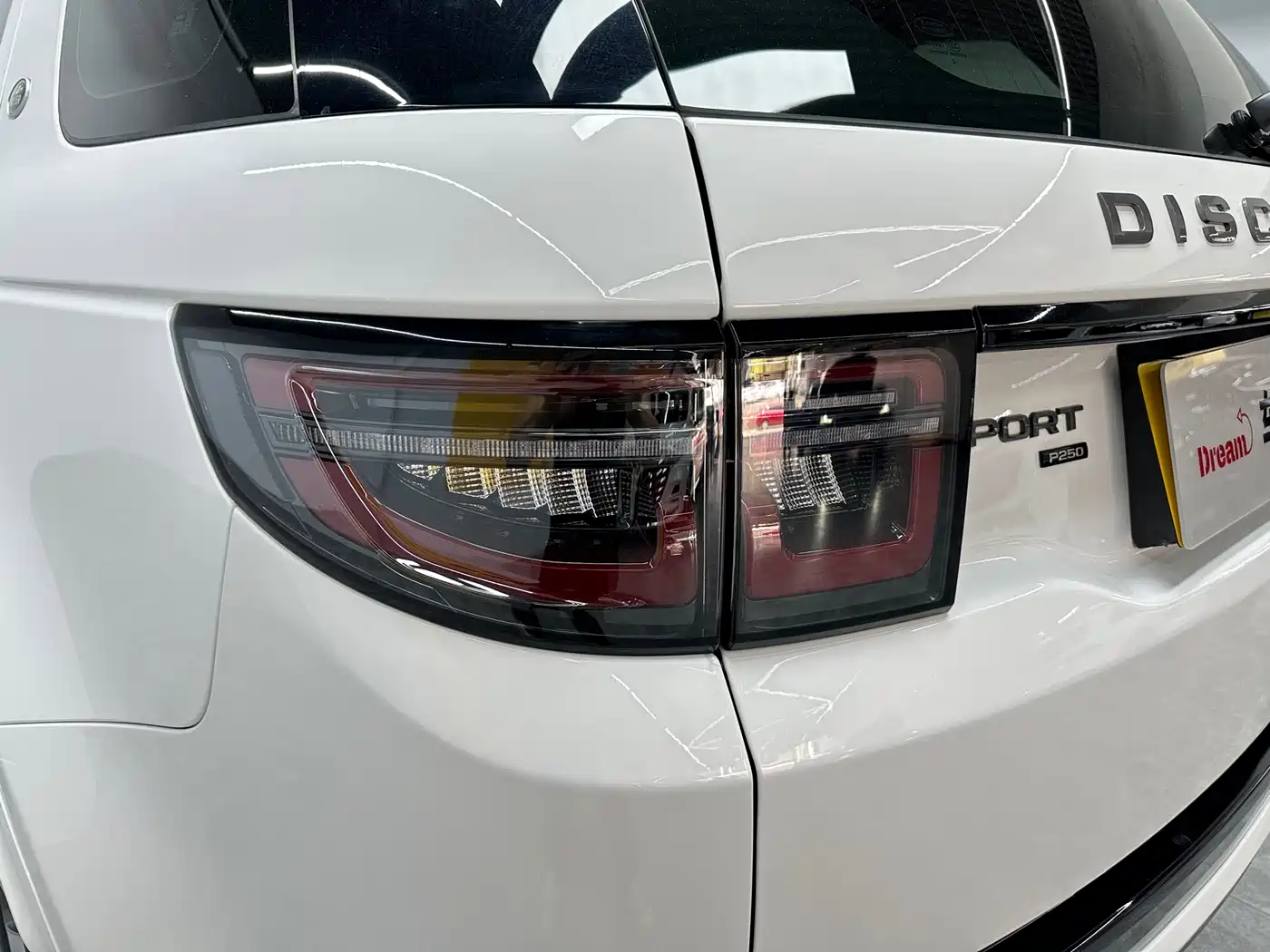 Land Rover Discovery Sport 2023 249PS R-Dynamic S Performance Version фото 7
