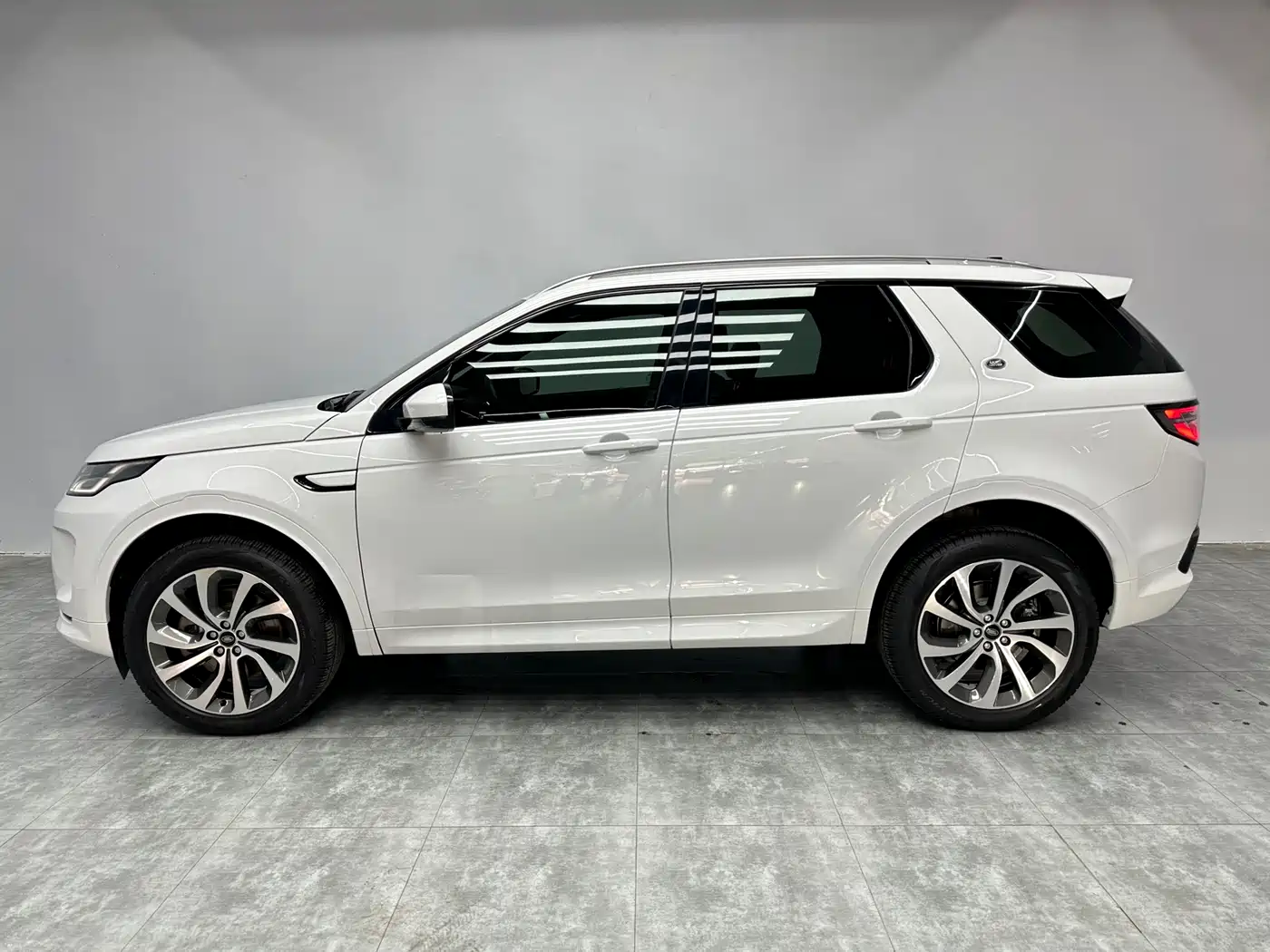 Land Rover Discovery Sport 2023 249PS R-Dynamic S Performance Version фото 8