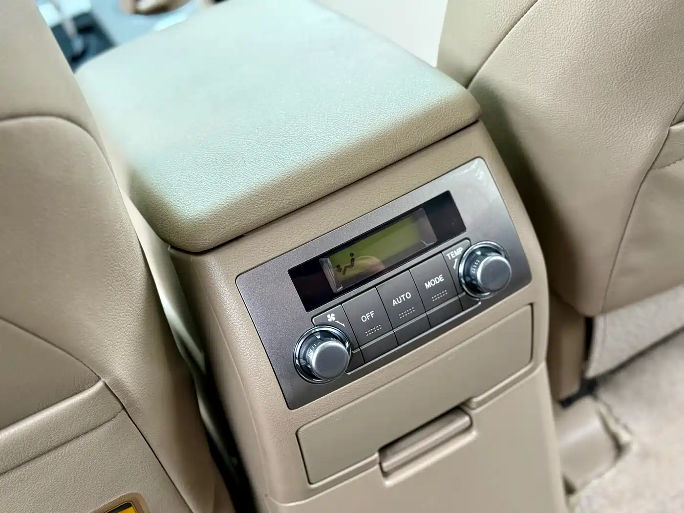 Toyota Highlander 2012 2.7L 2WD 7-Seater Luxury Edition фото 25