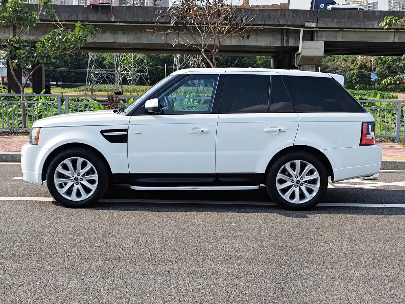 Land Rover Range Rover Sport 2012 3.0 TDV6 HSE Diesel Version фото 4