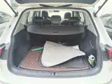 Photo 5 - Volkswagen Tiguan L