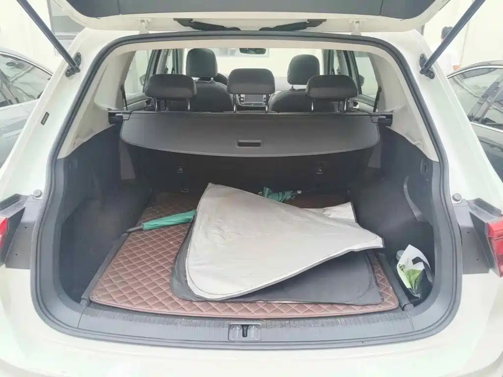 Photo 5 - Volkswagen Tiguan L