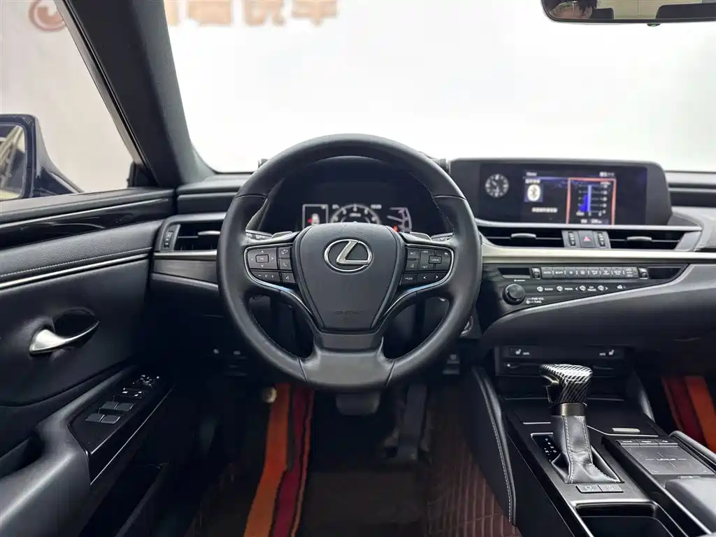 Lexus ES 2020 200 Excellence фото 9