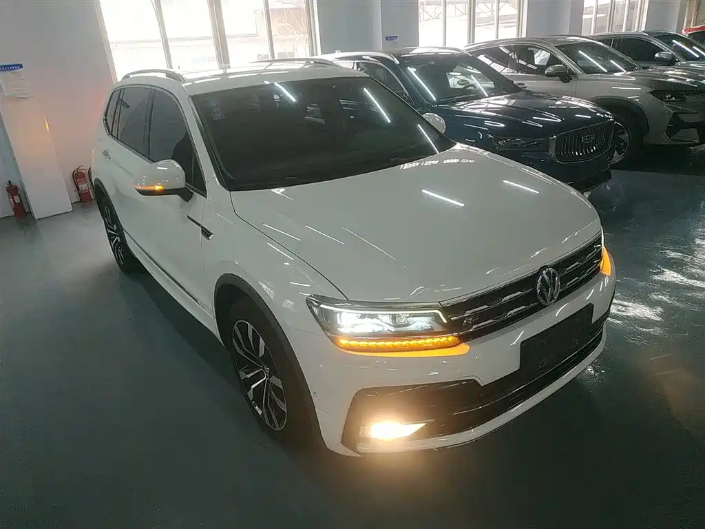 Volkswagen Tiguan L 2019 330TSI Automatic 2WD R-Line Flagship Edition China VI фото 4