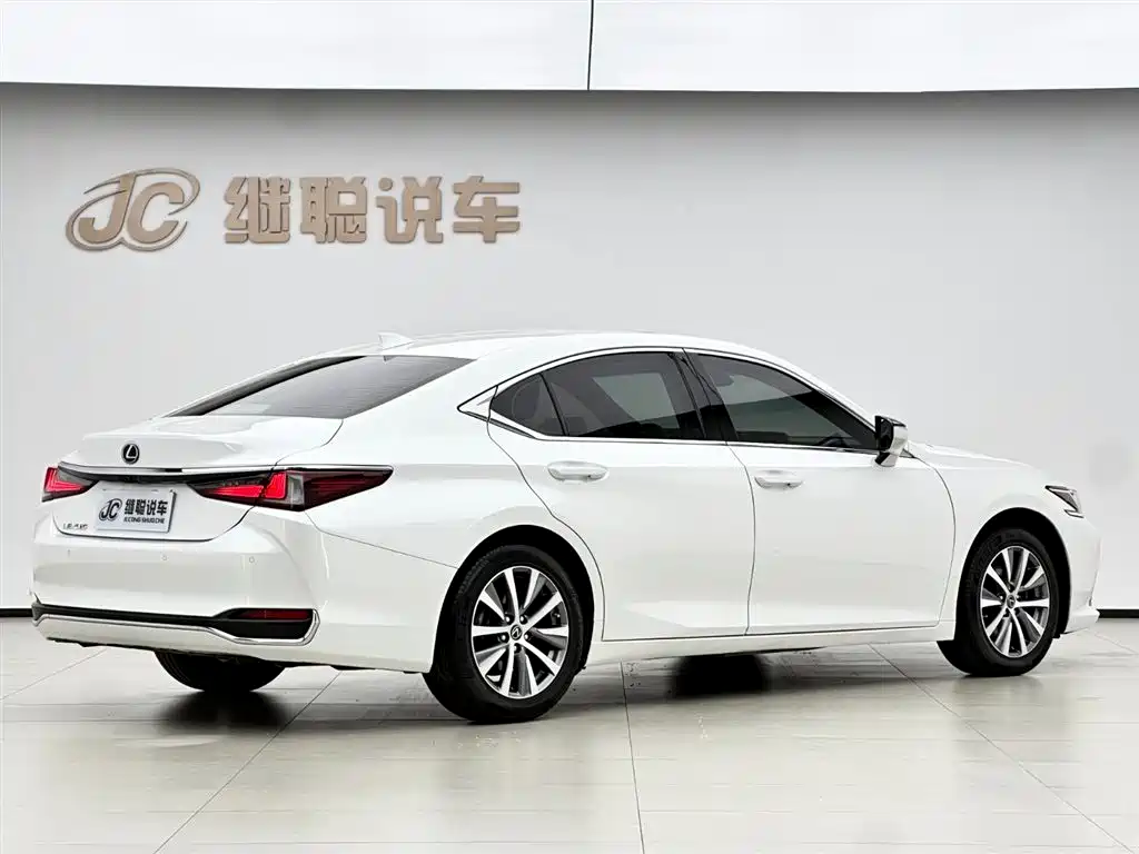 Lexus ES 2020 200 Excellence фото 5