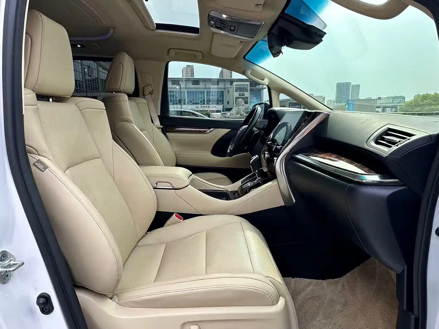 Toyota Alphard 2021 Hybrid 2.5L Luxury фото 12