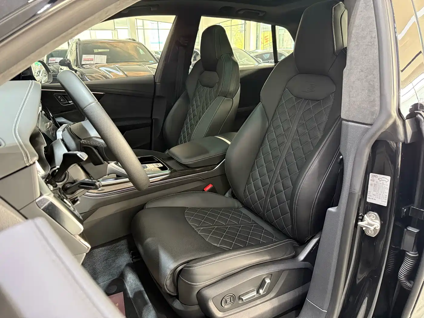 Audi Q8 2022 55 TFSI Exclusive Dynamic фото 7