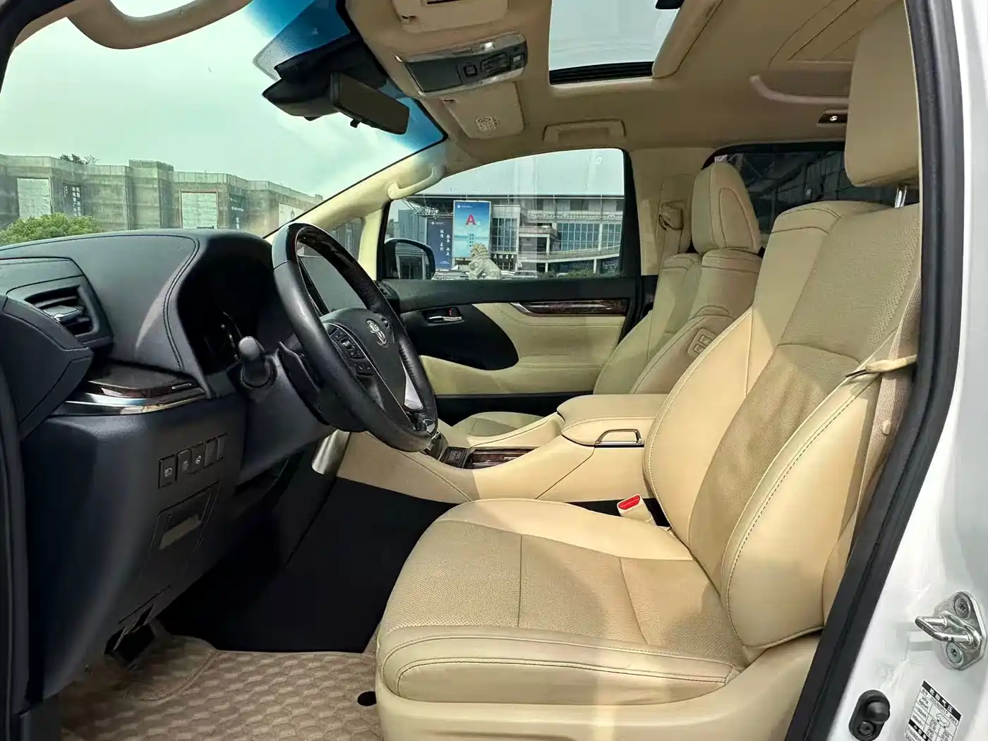 Toyota Alphard 2021 Hybrid 2.5L Luxury фото 11