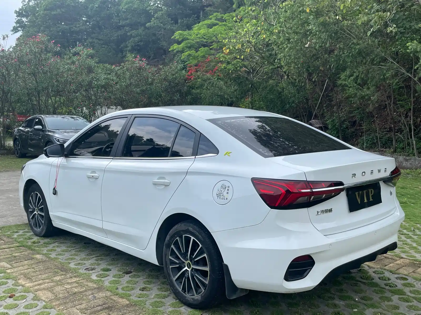 Фото 14 - Roewe i5