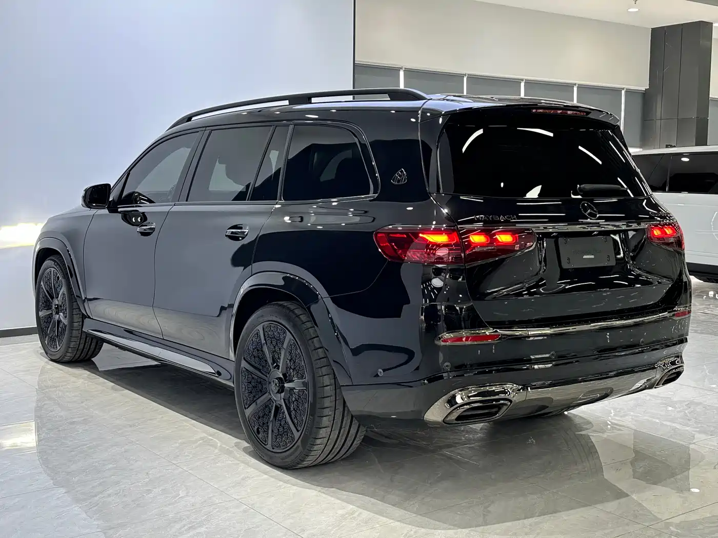 Mercedes-Benz Maybach GLS 2025 GLS 600 4MATIC Polar Night Edition фото 7