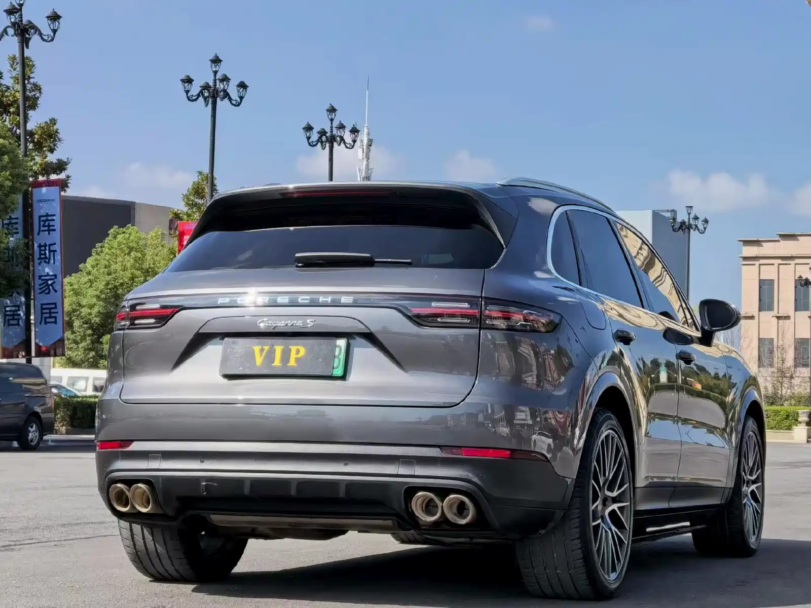 Photo 9 - Porsche Cayenne New Energy