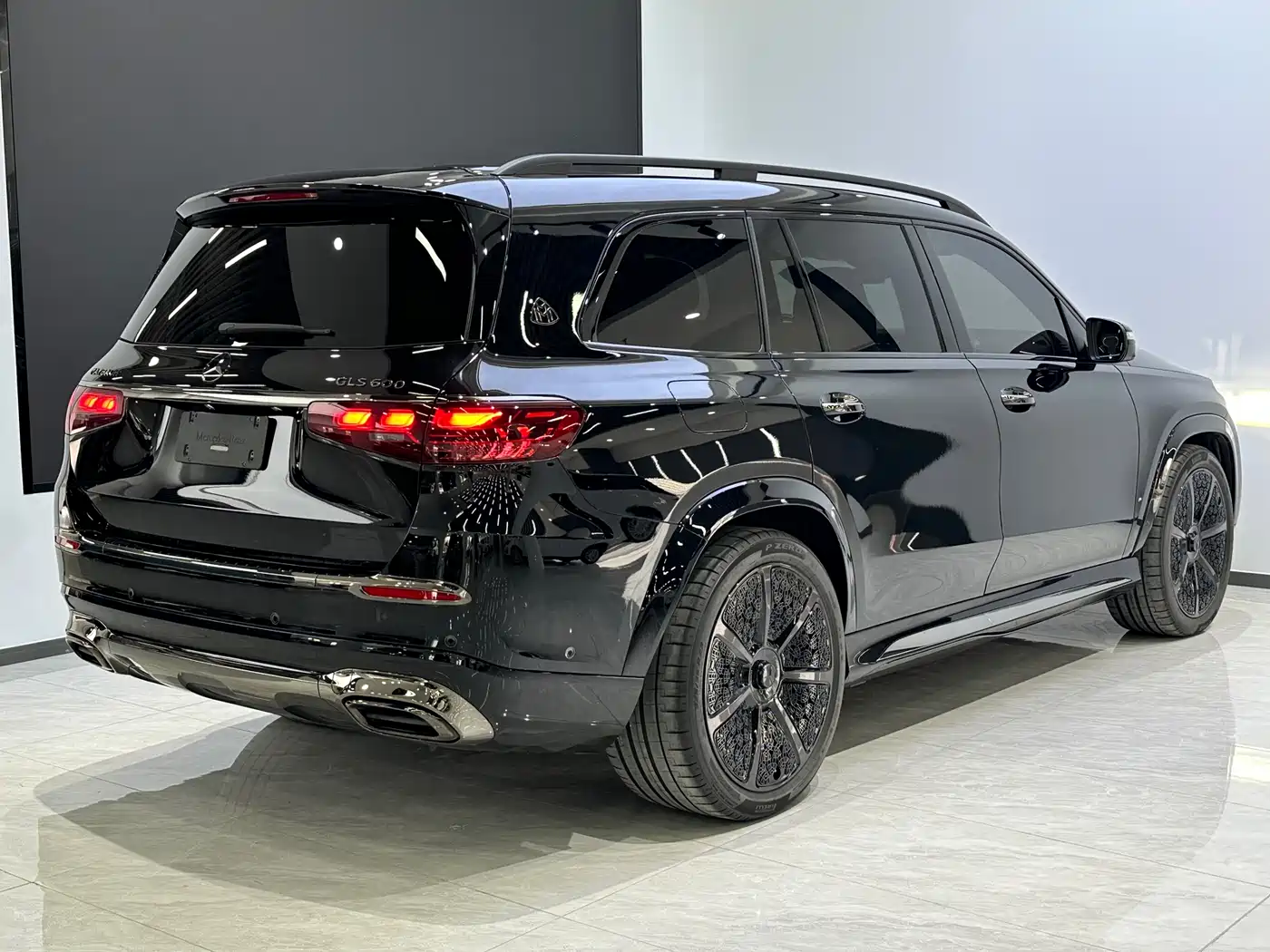 Mercedes-Benz Maybach GLS 2025 GLS 600 4MATIC Polar Night Edition фото 8