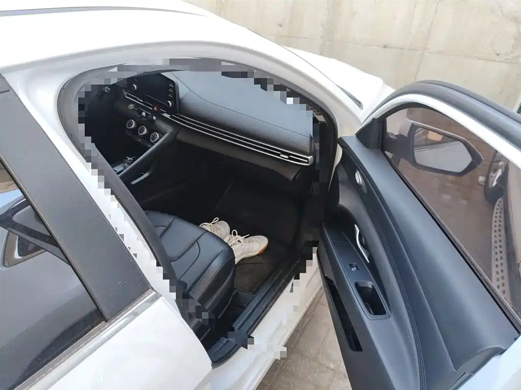 Hyundai Elantra 2023 1.5L CVT GLX Elite Edition фото 20