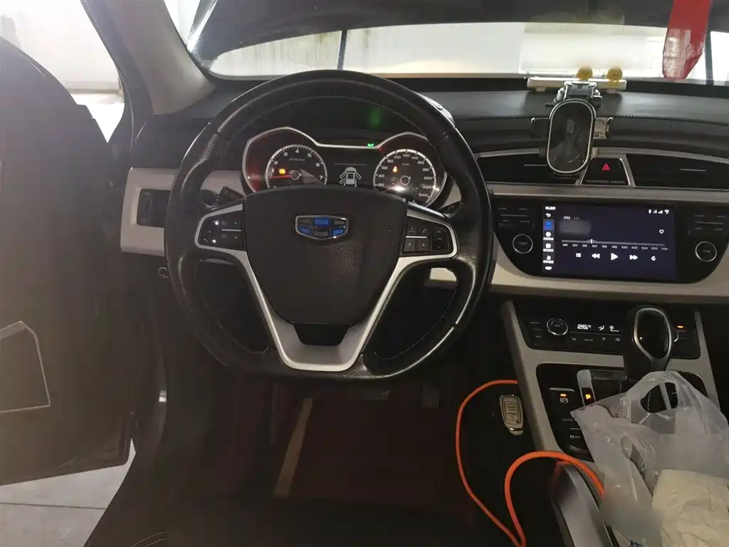 Фото 3 - Geely Atlas