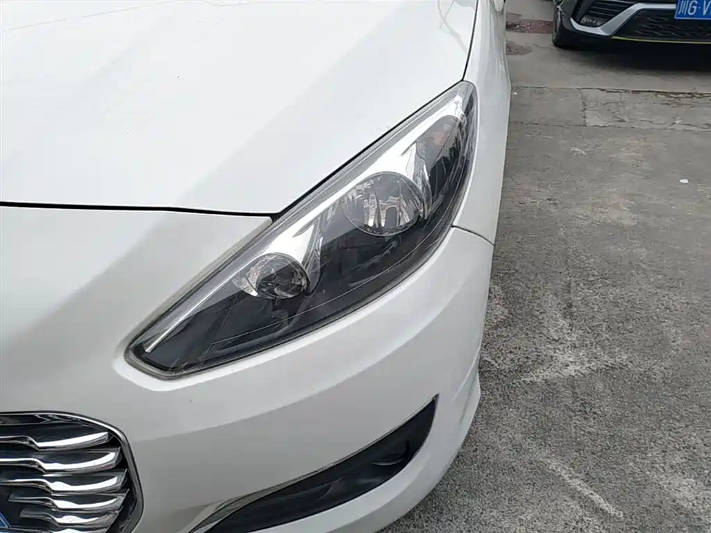 Peugeot 308 2014 Model Joy Edition Classic 1.6L Manual Superior Style фото 24