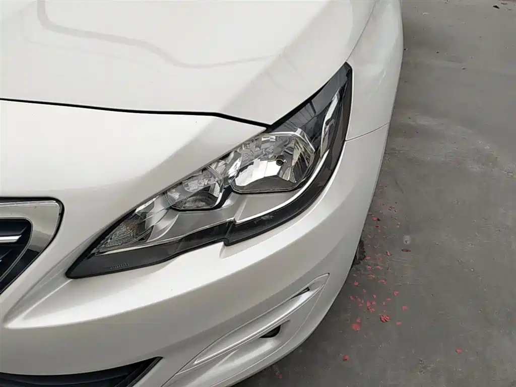Peugeot 408 2014 1.8L Manual Leading Edition фото 24