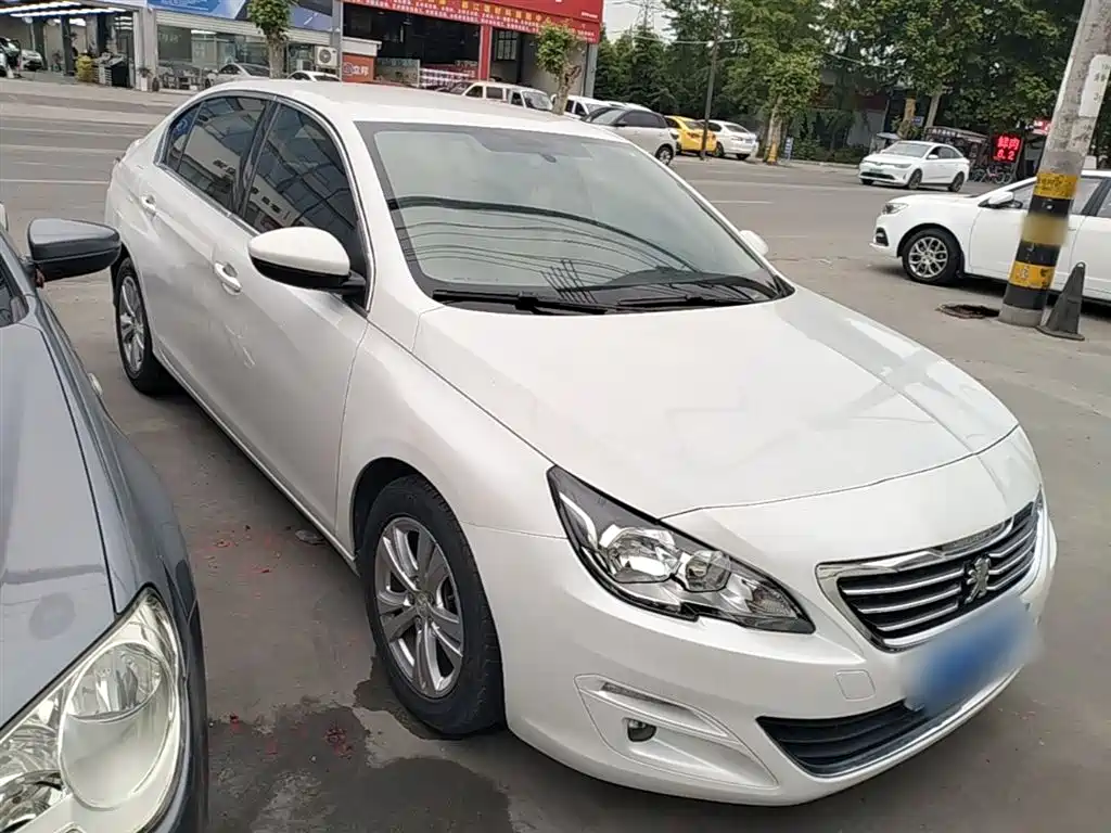 Peugeot 408 2014 1.8L Manual Leading Edition фото 4