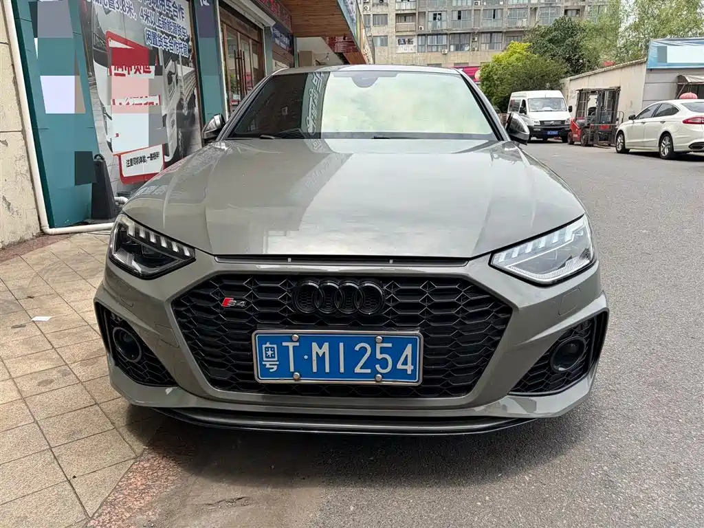 AUDI S4
