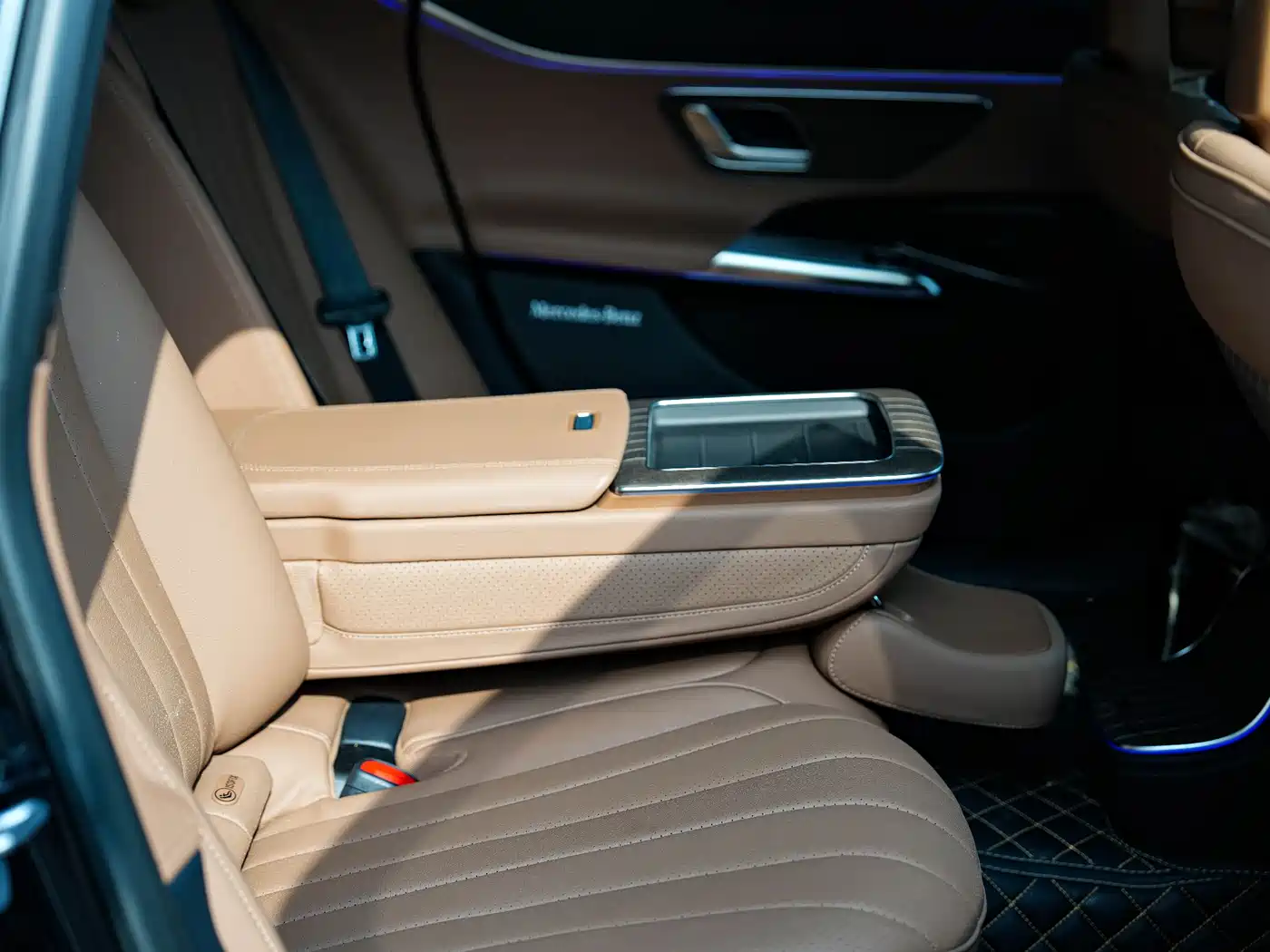 Mercedes-Benz E-Class 2024 E 300 L Fashion фото 23
