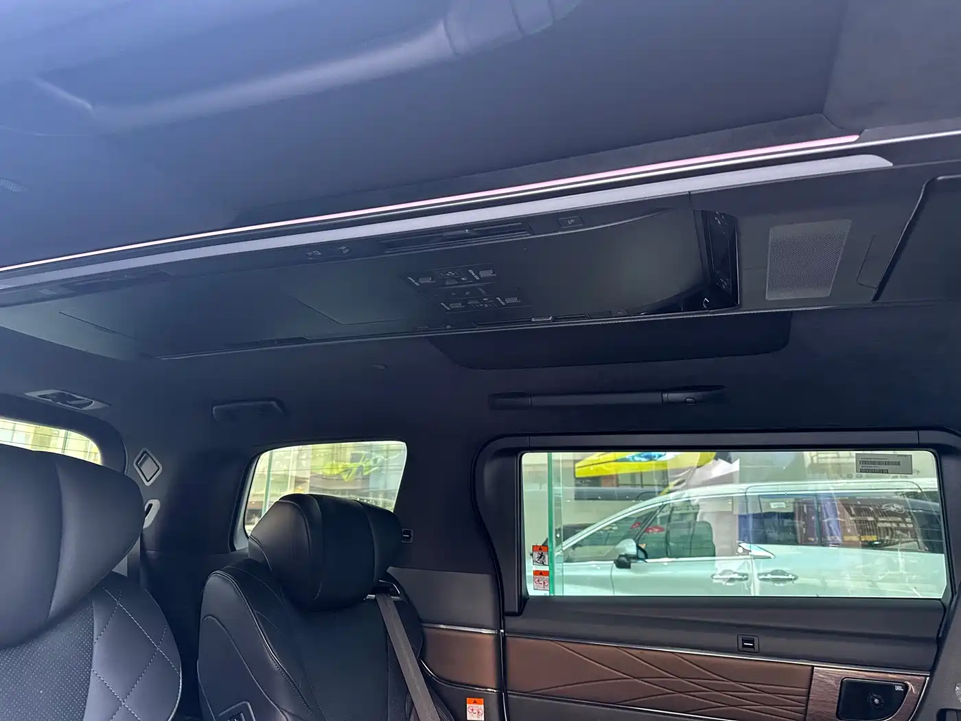 Toyota Alphard 2025 Hybrid 2.5L Ultimate Gold Edition фото 9