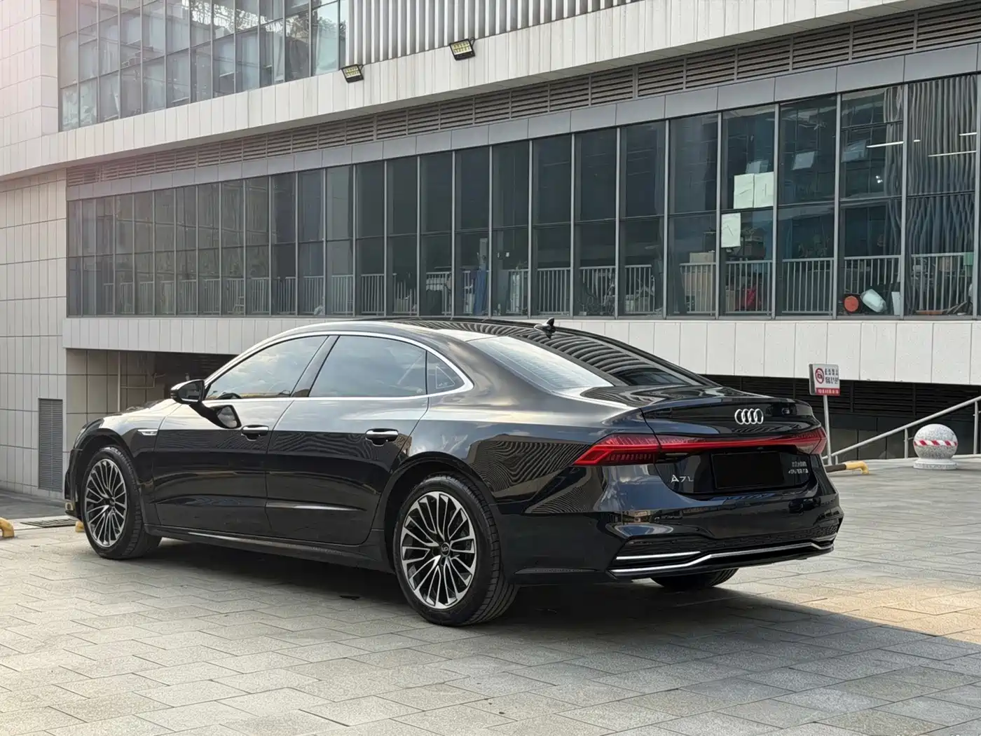 Фото 13 - Audi A7L