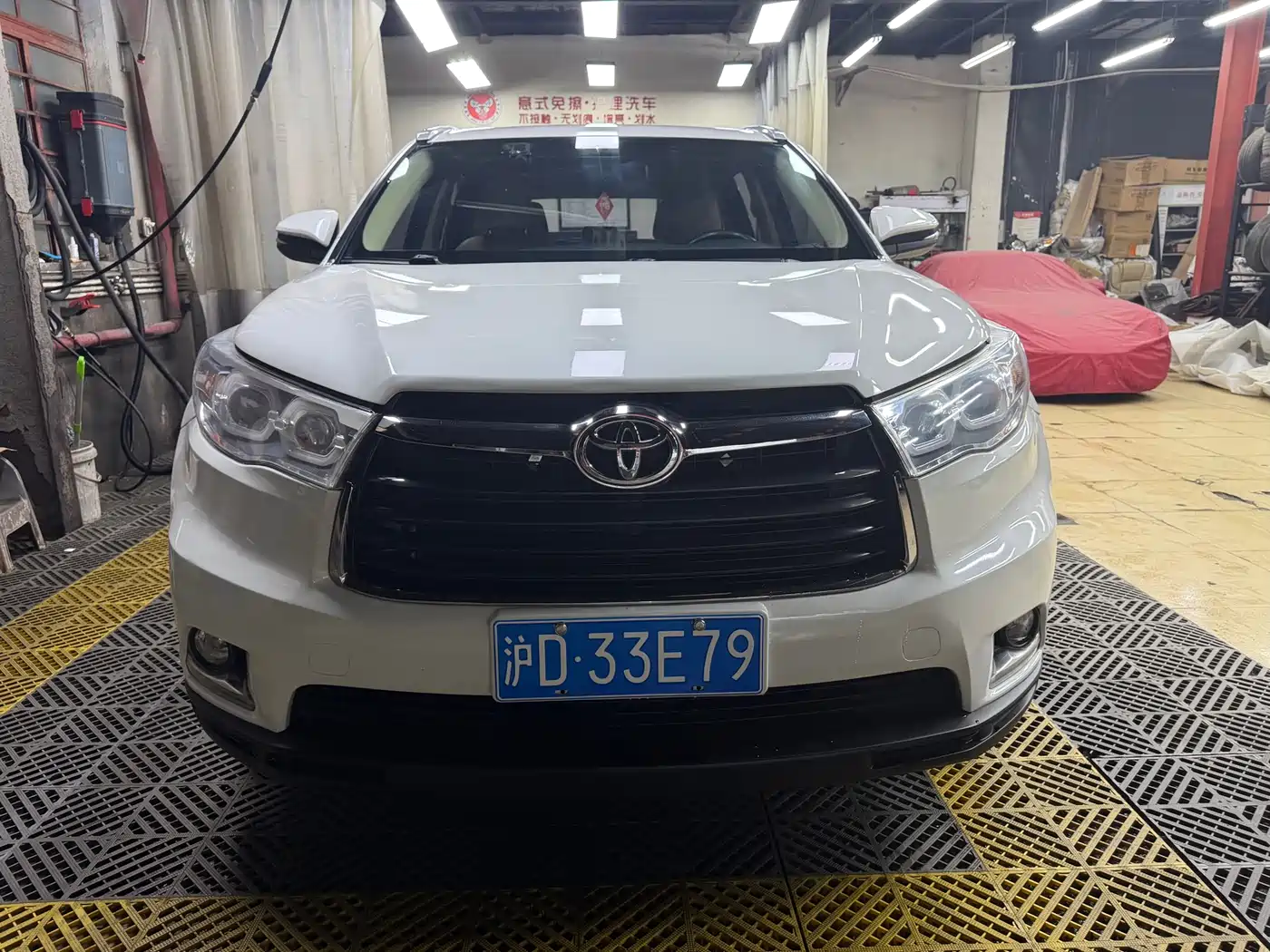 Photo 2 - Toyota Highlander