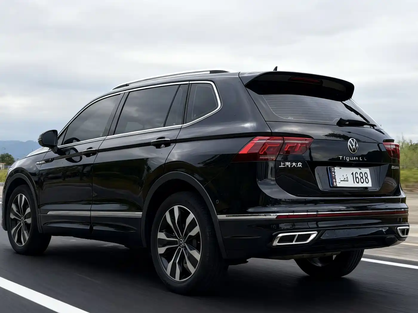 Volkswagen Tiguan L 2023 330TSI Auto 2WD R-Line Premium Edition фото 9