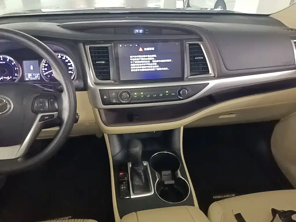 Фото 13 - Toyota Highlander